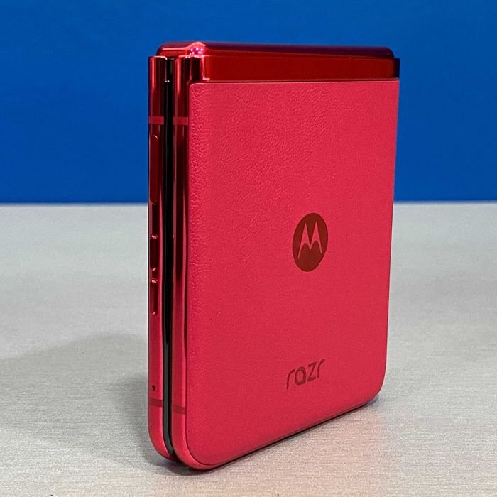 Motorola RAZR 40 Ultra (8GB/256GB) - Viva Magenta