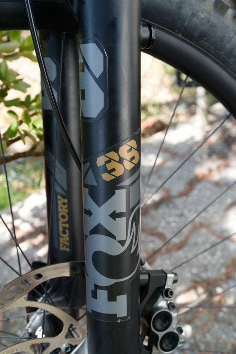 Radon Swoop AL 10.0 (2023) - Tam. M - Fox Factory (Kashima Reparado) / Magura MT7