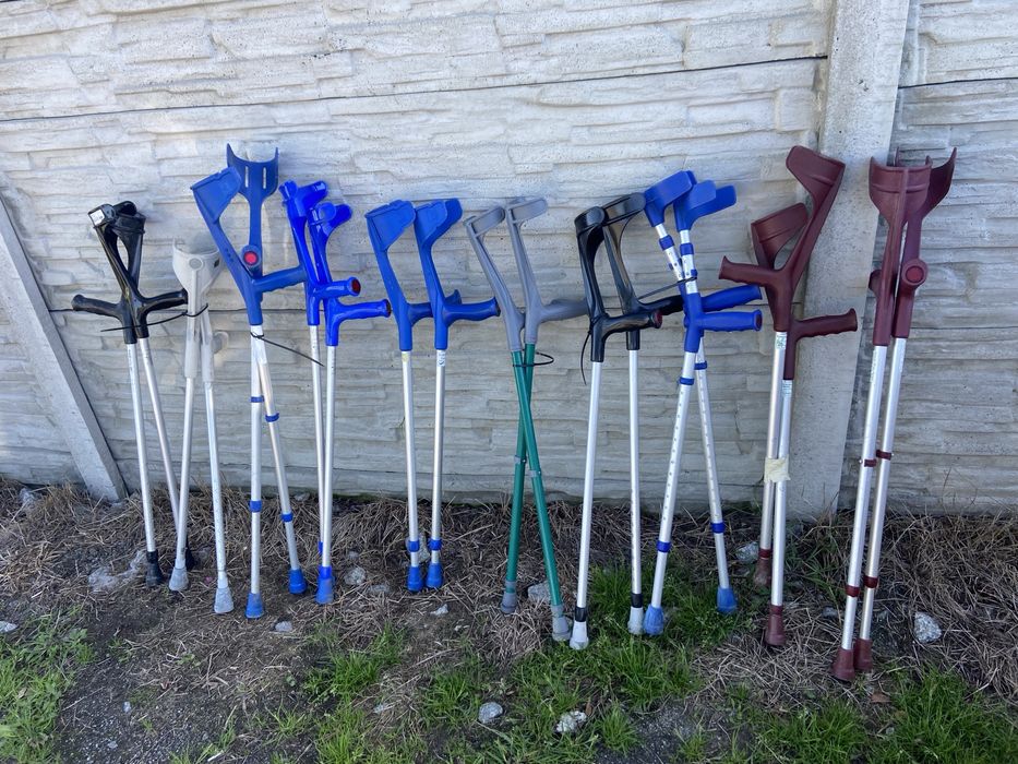 Костилі, милиці, парами та поштучно