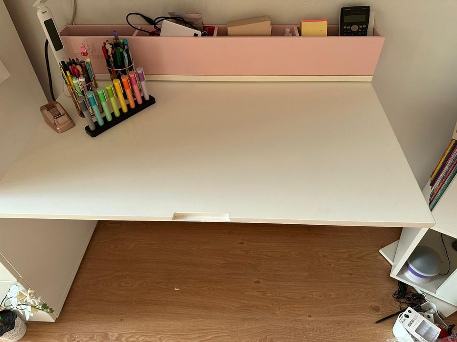 Quarto Criança - Beliche (3 camas), secretaria, cadeira e prateleiras