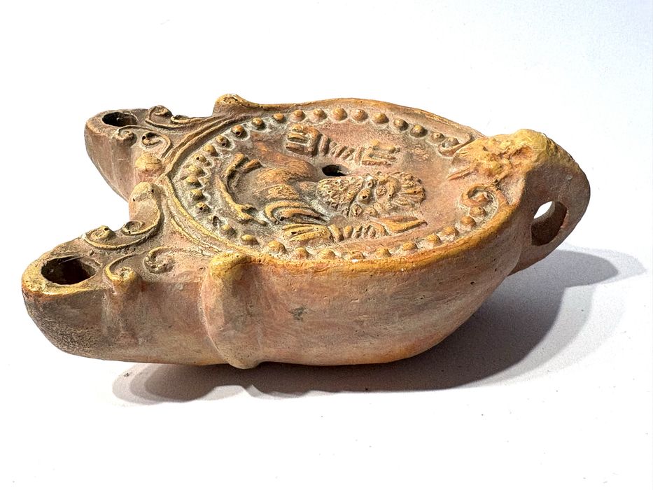 Linda lucerna romana em terracota - réplica