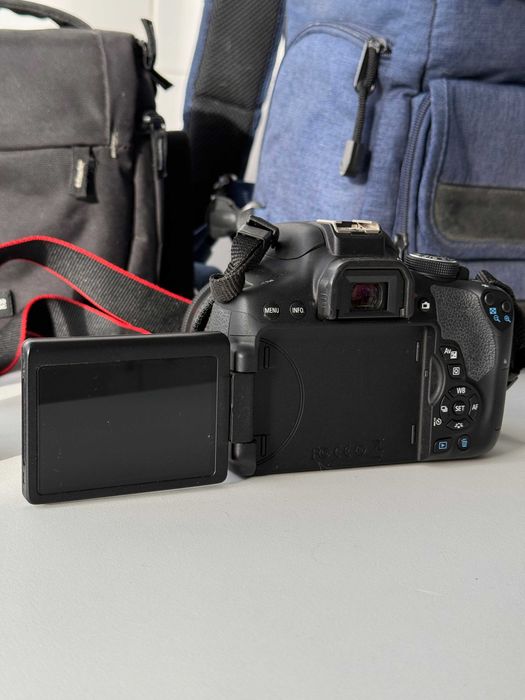 Máquina Fotográfica - Canon 750D