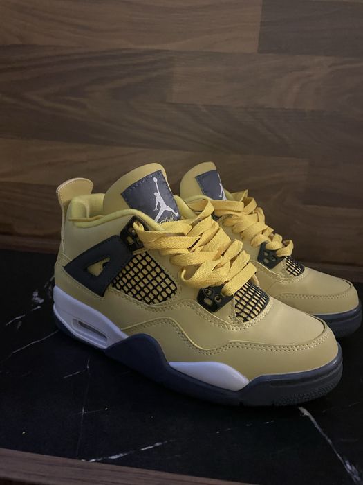 Jordany 4 Yellow stan idealny