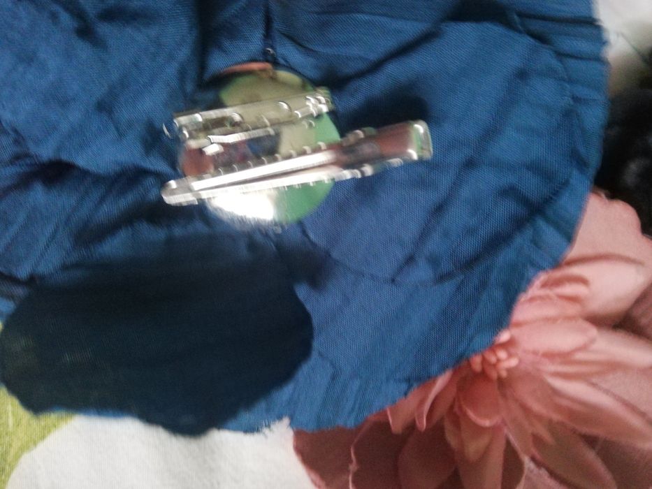 Квіточка заколка, брошка