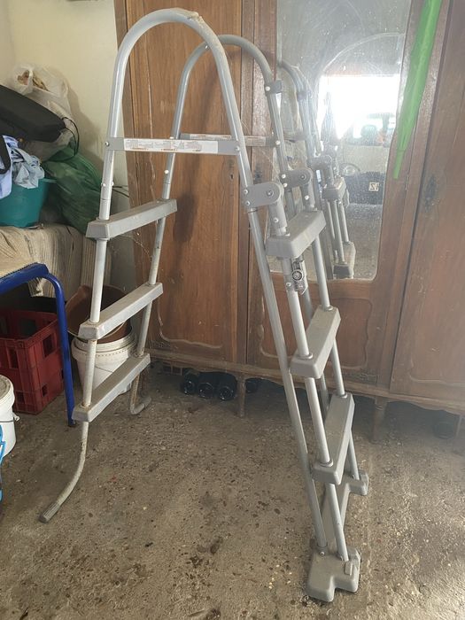 Vendo piscina de grandes dimenões