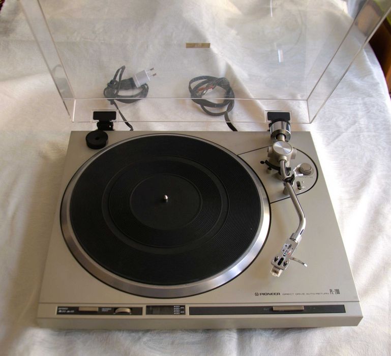 Gira Discos Pioneer PL 200
