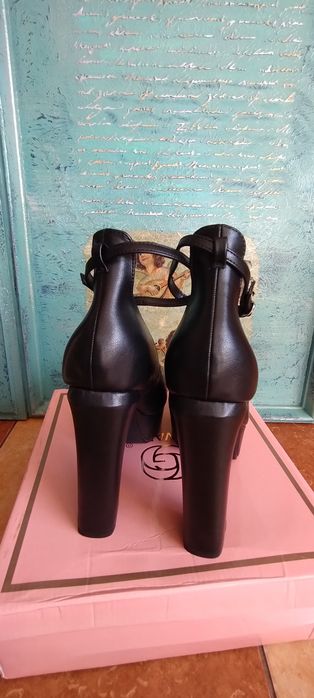 Wysokie  czarne buty na słupku 41 nowe