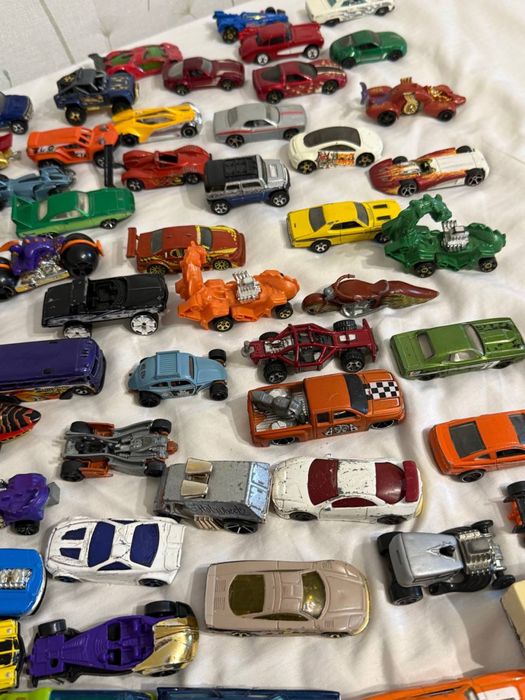 Машинки hot wheels