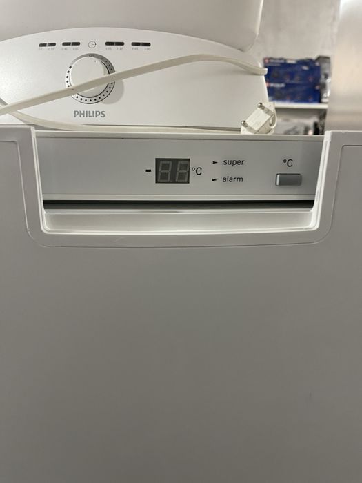 Вертикальна морозильна камера Philips.