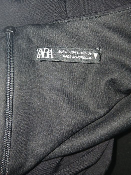 Чорна сукня ZARA в ідеальному стані
Стан ідеальний, без дефектів.
Розм