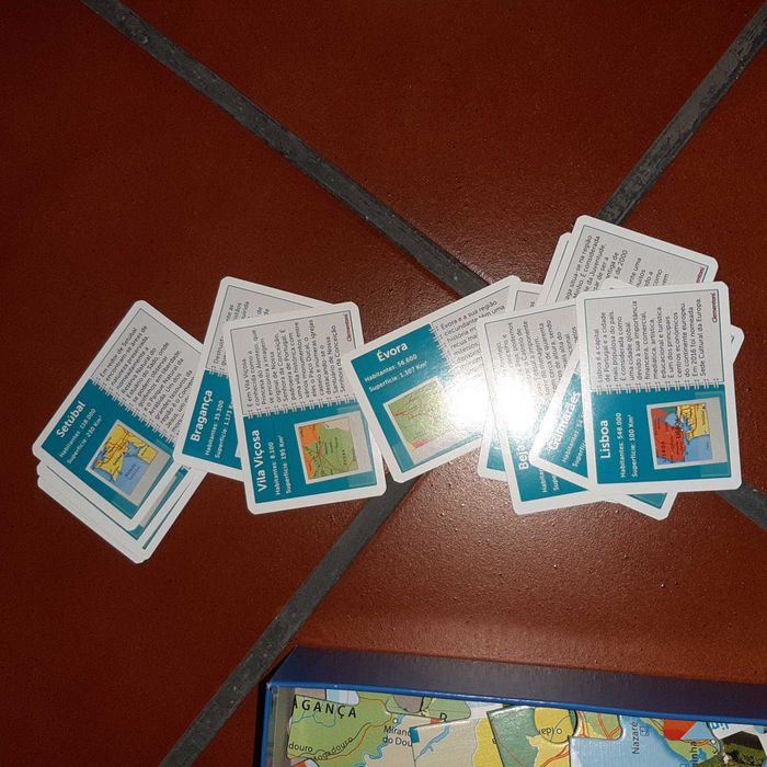 Puzzles Portugal, em bom estado.
