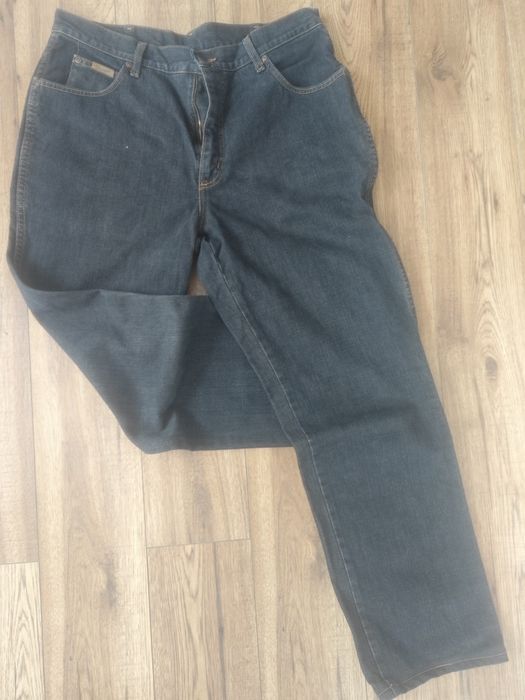 Jeansy Wrangler broken twill
