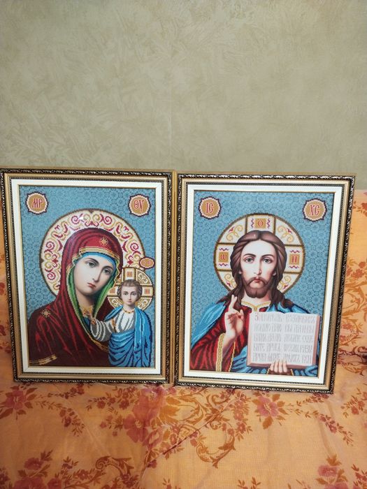 Пара ікон вишиті бісером .