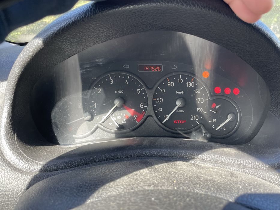 Avariado Peugeout 206