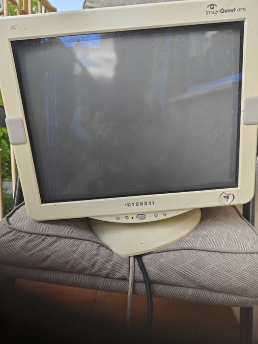 Zabytkowy Monitor komputerowy Hyundai