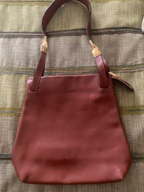 Vendo mala. cor de camelo. / Castanha. De pele