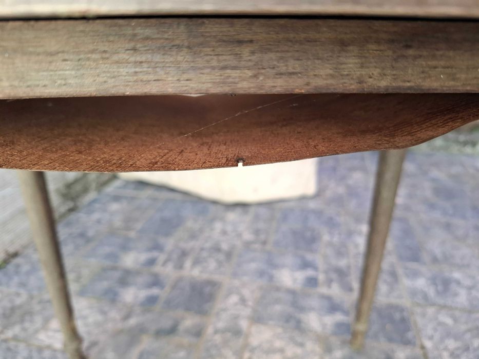 Mesinha de cabeceira  para restaurar