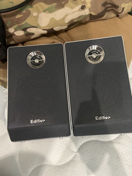 Компютер, монітор, колонки, клавіатура, мишка, навушники