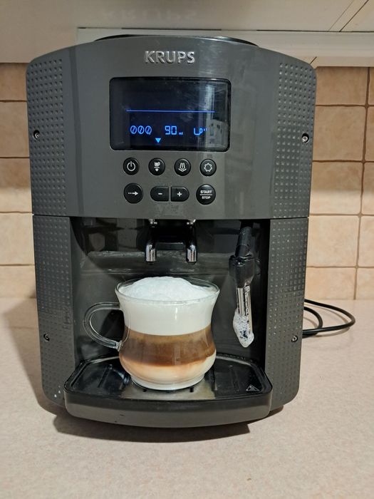 Automatyczny ekspres ciśnieniowy do kawy Krups EA815B z młynkiem