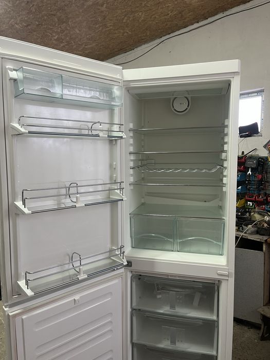 Холодильник Libhnerr 2 метровий