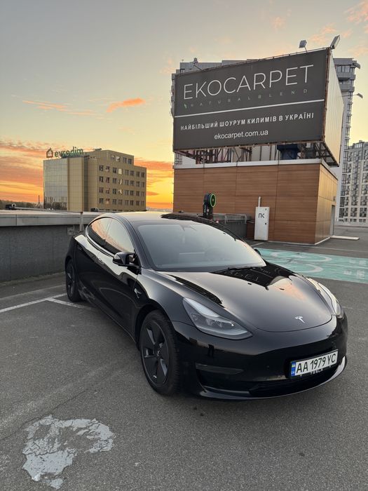 Tesla model 3 2021