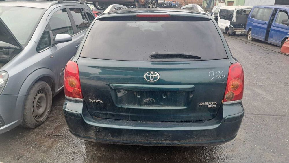 lampa prawa tył Toyota Avensis T25