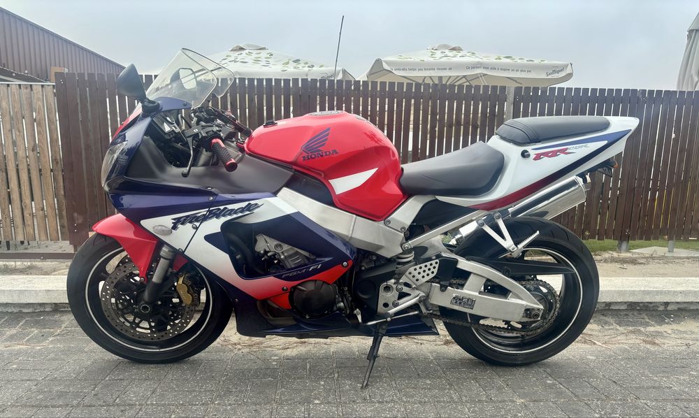 Honda CBR 929 RR Tricolor ou troco por Jipe