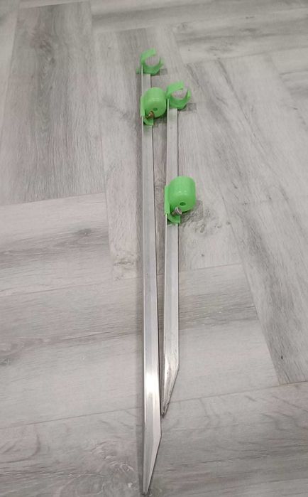 Par de Suportes / Espetos para Canas de Pesca em Alumínio