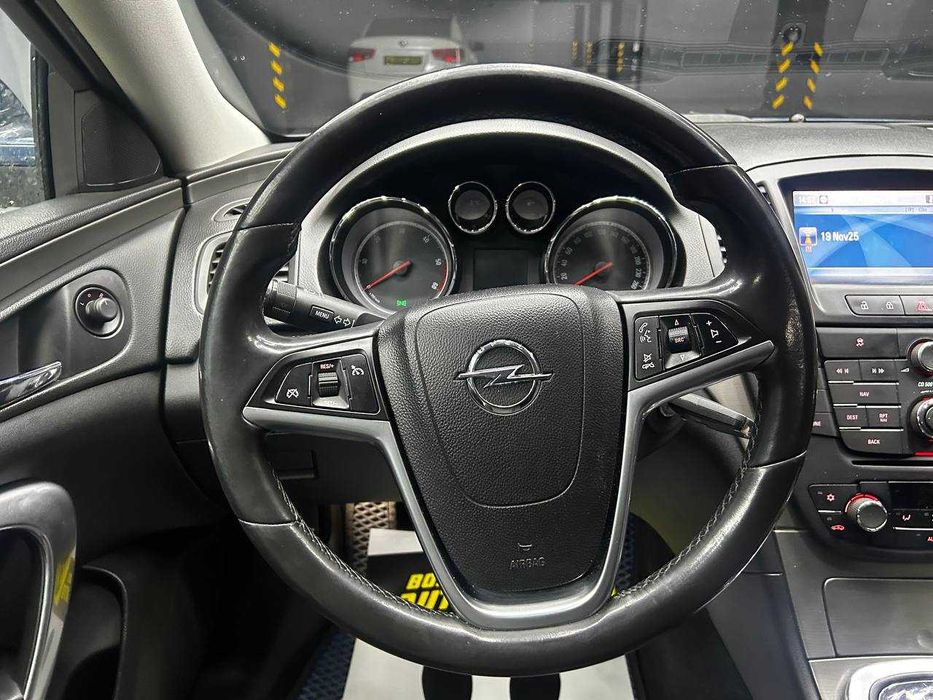 Opel Insignia Sports Tourer 2011