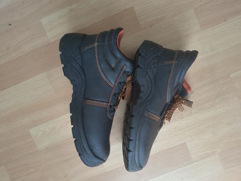 Nowe buty robocze r. 43