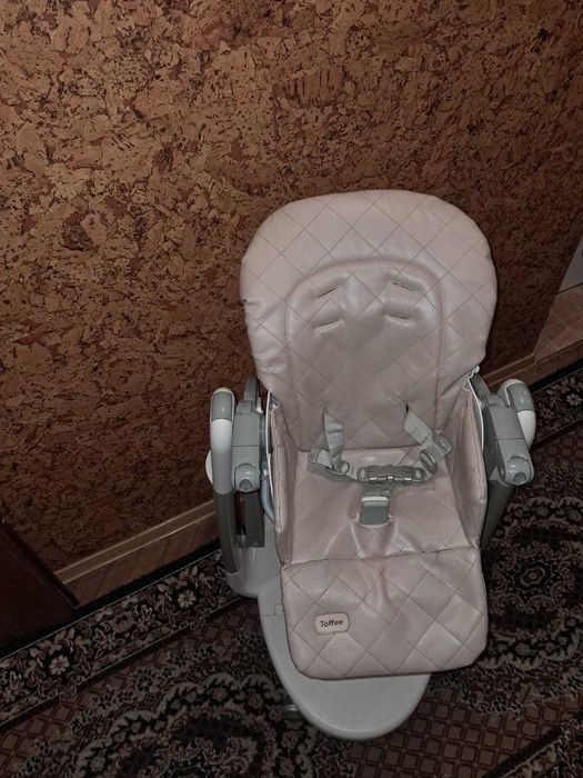 Дитяче крісло для годування