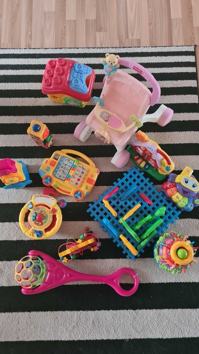 Zestaw zabawek dla maluszka