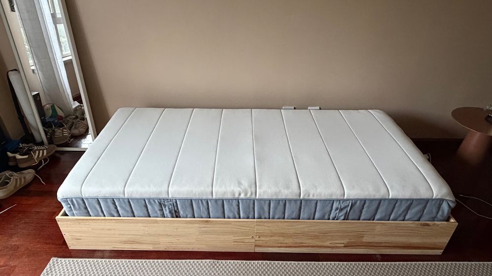Vendo Cama Solteiro c/ colchão