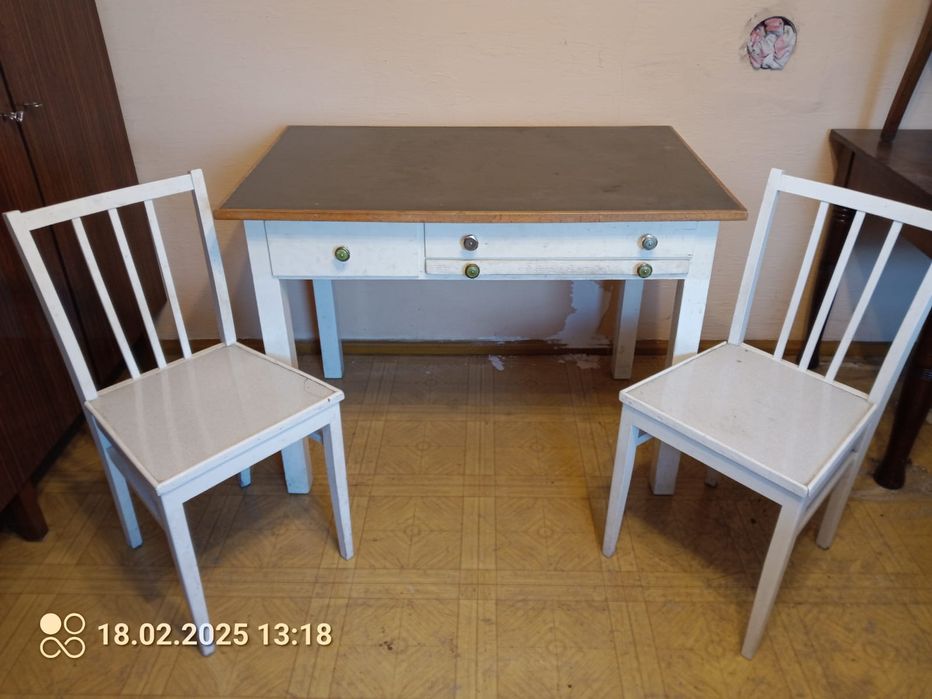 Drewniany stół z 2 krzesłami, śląski stół,stół PRL