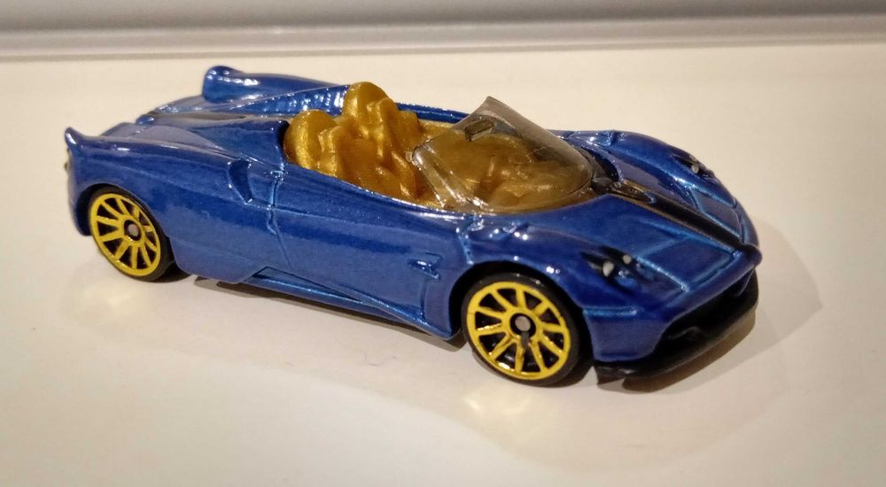 Hot Wheels e outros - 13 carros