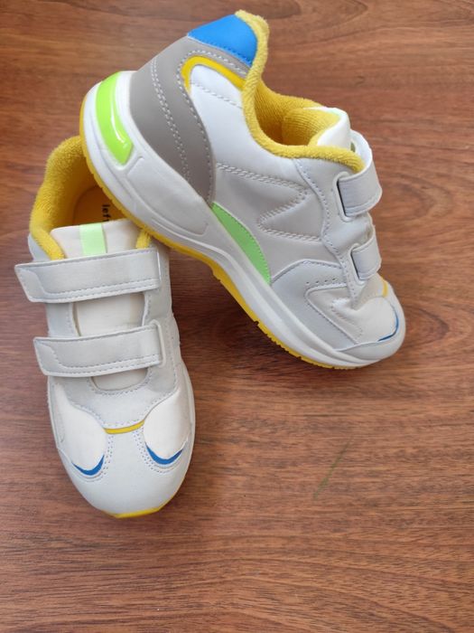 Sapatilhas com luzes como novas menino tamanho 34