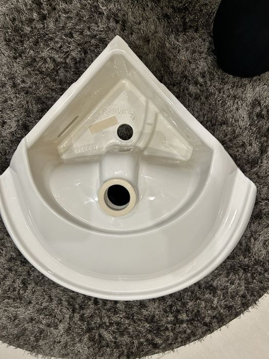 Umywalka narozna Geberit