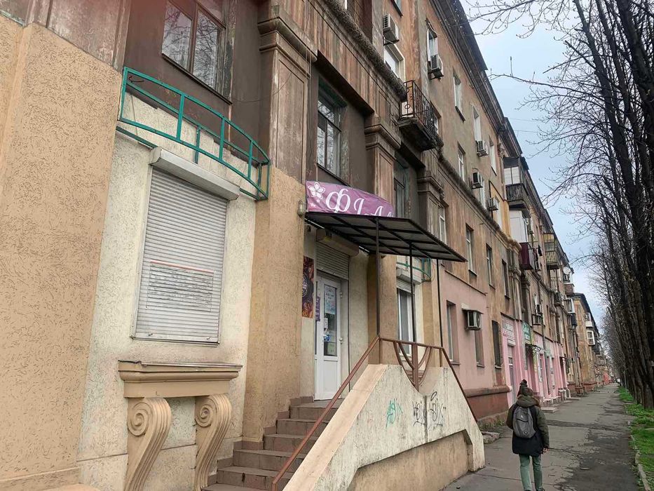Продаж вбудованого приміщення (магазин, офіс),вул. Криворіжсталі, р-н 15 школа