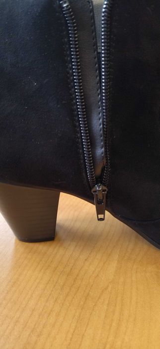 Botas femininas de camurça cano curto