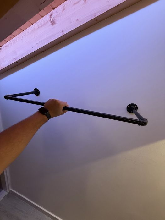 Cabide de Parede Industrial em Tubo de Ferro Preto - Estilo Loft / Moderno