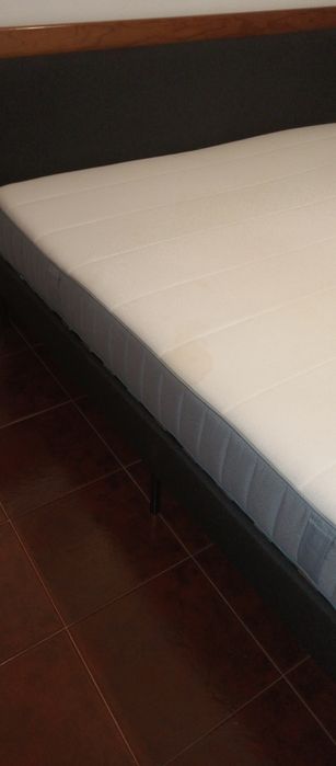 Cama de Casal Completa IKEA 160x200 cm (Estrutura Estofada + Estrado + Colchão)