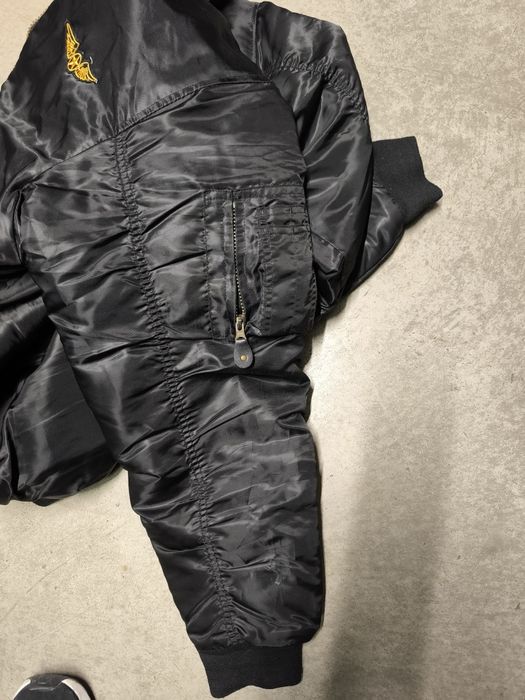 Casaco Pilote s/novo 3xl
De inverno forrado
Excelente estado
Grande e