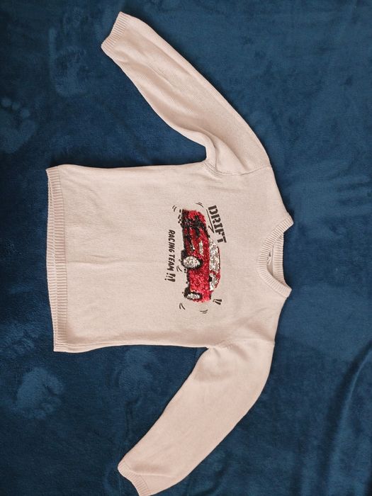 Sweter z cekinami