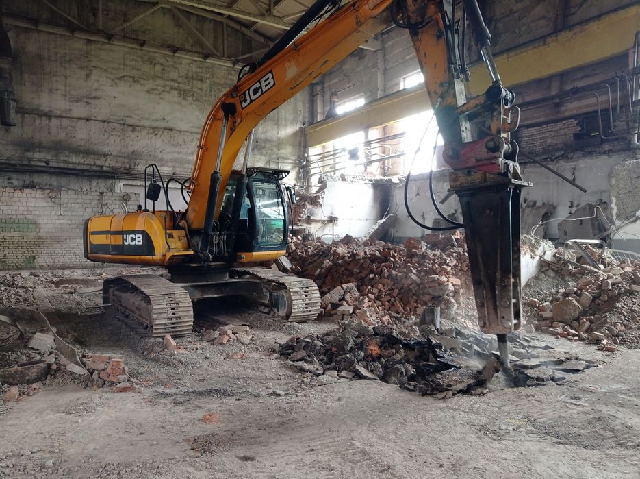 Послуги екскаватора. Екскаватор навантажувач. Спецтехніка.