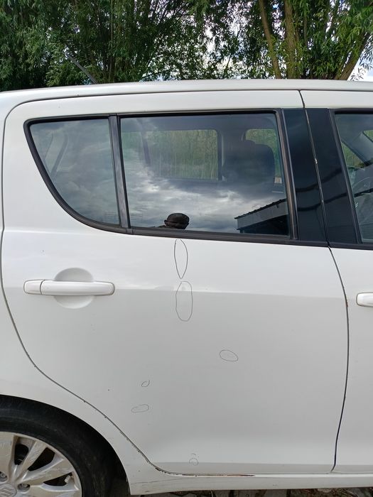 Suzuki Swift MK7 2010 drzwi prawe przednie tylne biale lewe prawe 26U 5d