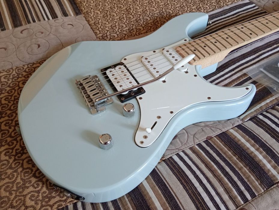 Yamaha Pacifica 112V