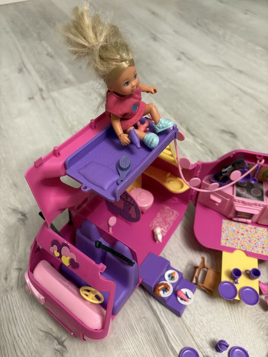 Kamper Barbie z akcesoriami i lalkami