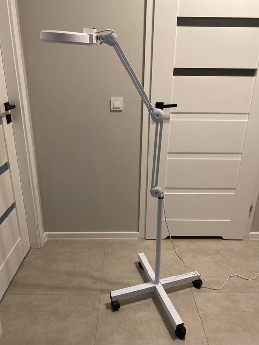 Lampa kosmetyczna z lupą 12W