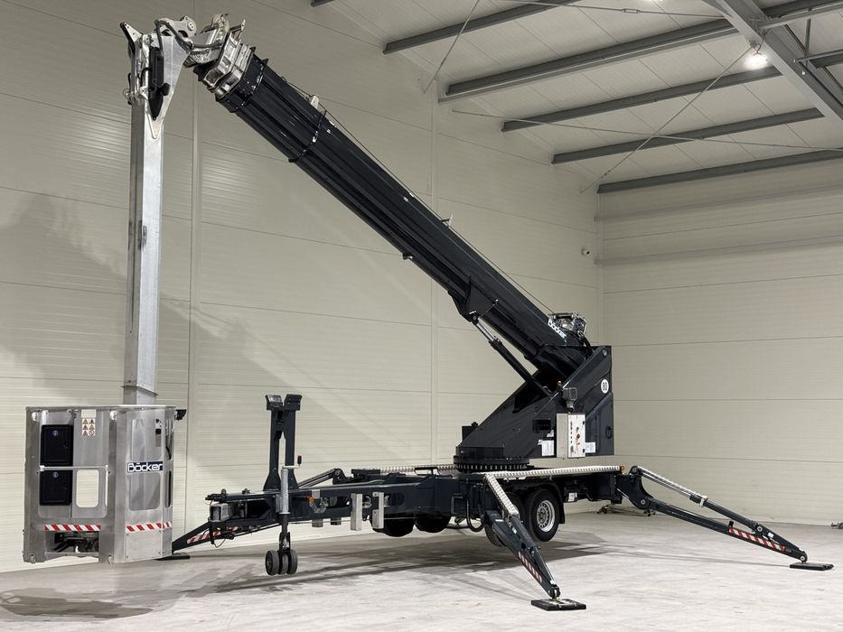 Dźwig dekarski Böcker AHK 36/2400 żuraw ciesielski