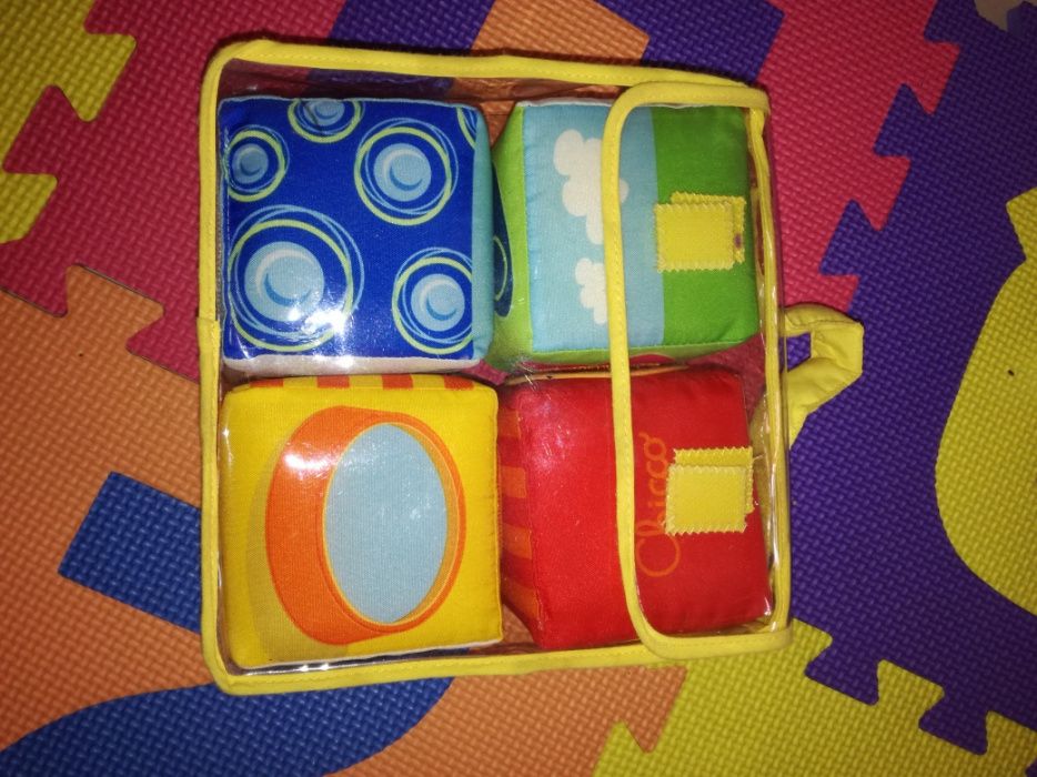 Brinquedo para bebé- cubos da Chicco